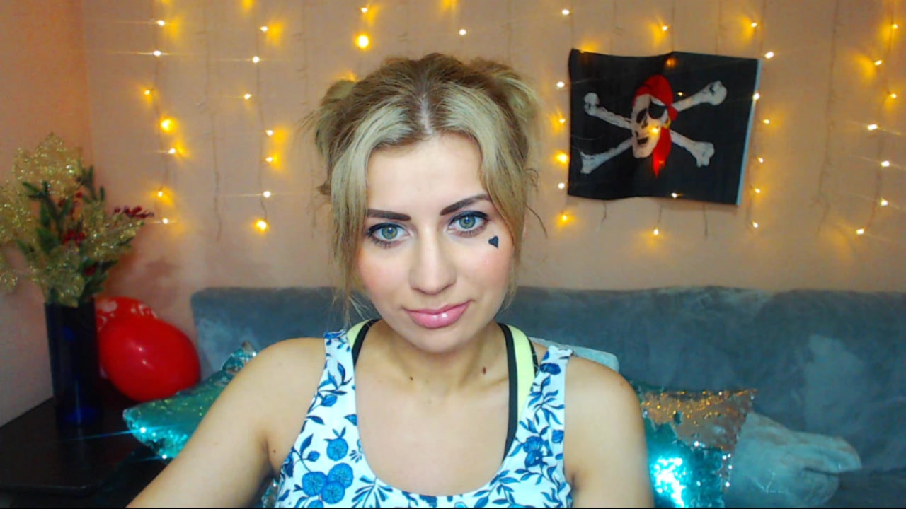 Model - QueenOnline beautiful