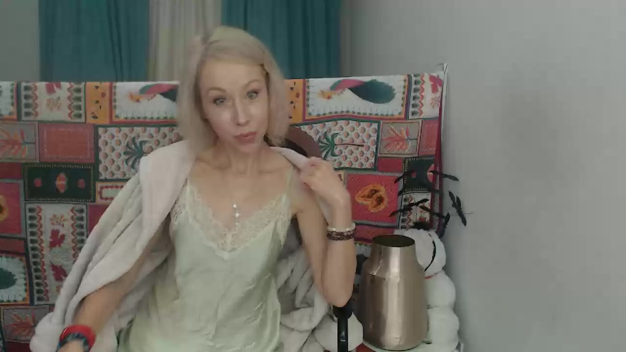 Model - LuxuryKiss anal