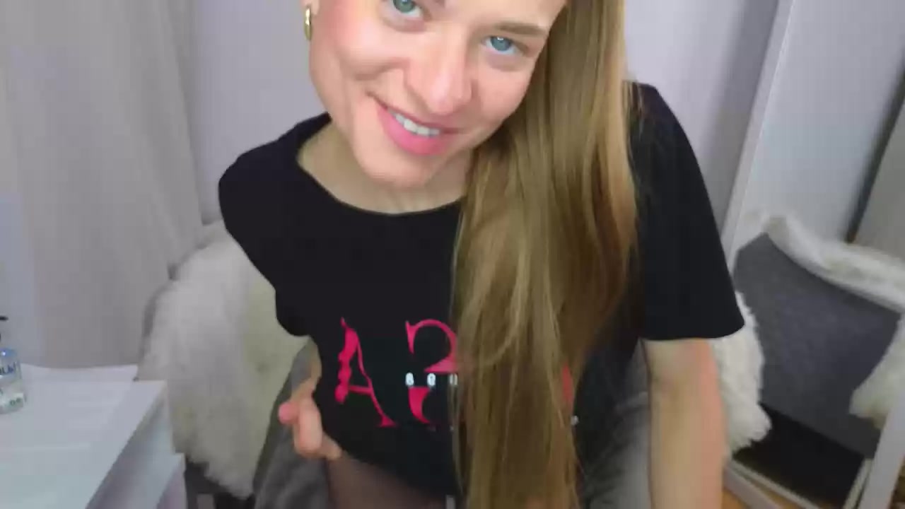 Model - DiamondSandy striptease