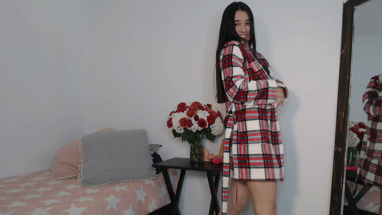 Model - Emmajones22 anal