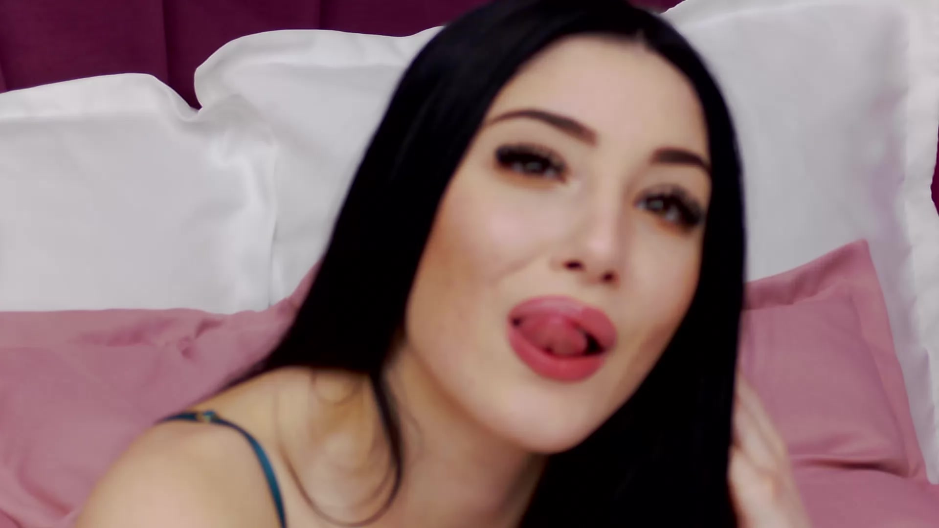 Model - RaquelleMay deepthroat