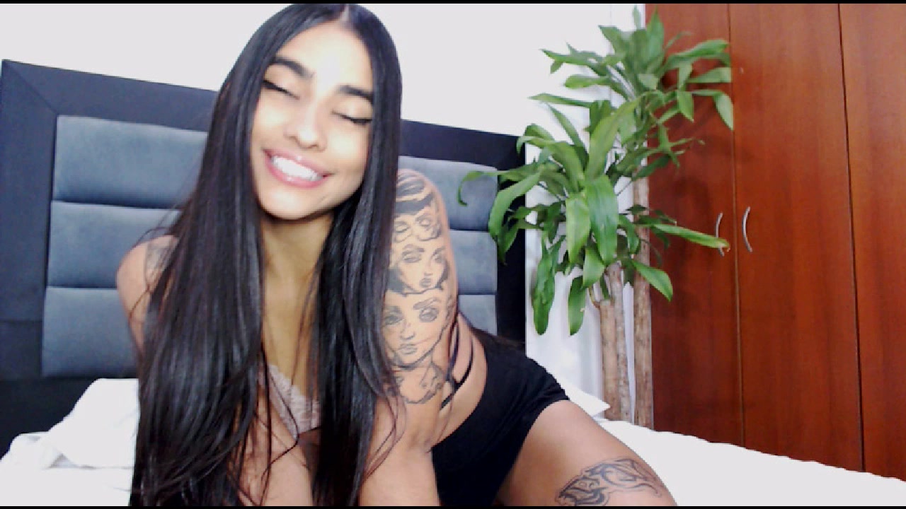 Model - SabrynaTaylor toys