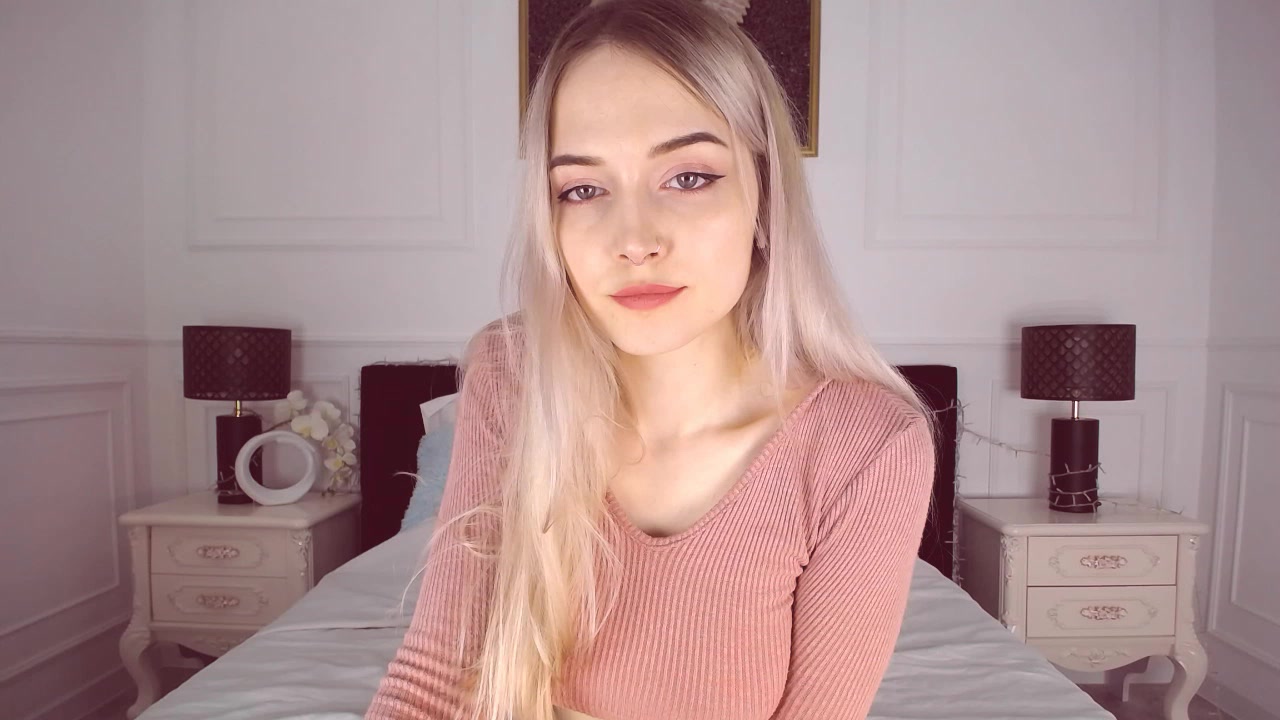 Model - LAYLA LA deepthroat