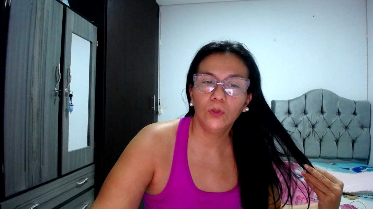 Model - NatalieMature anal