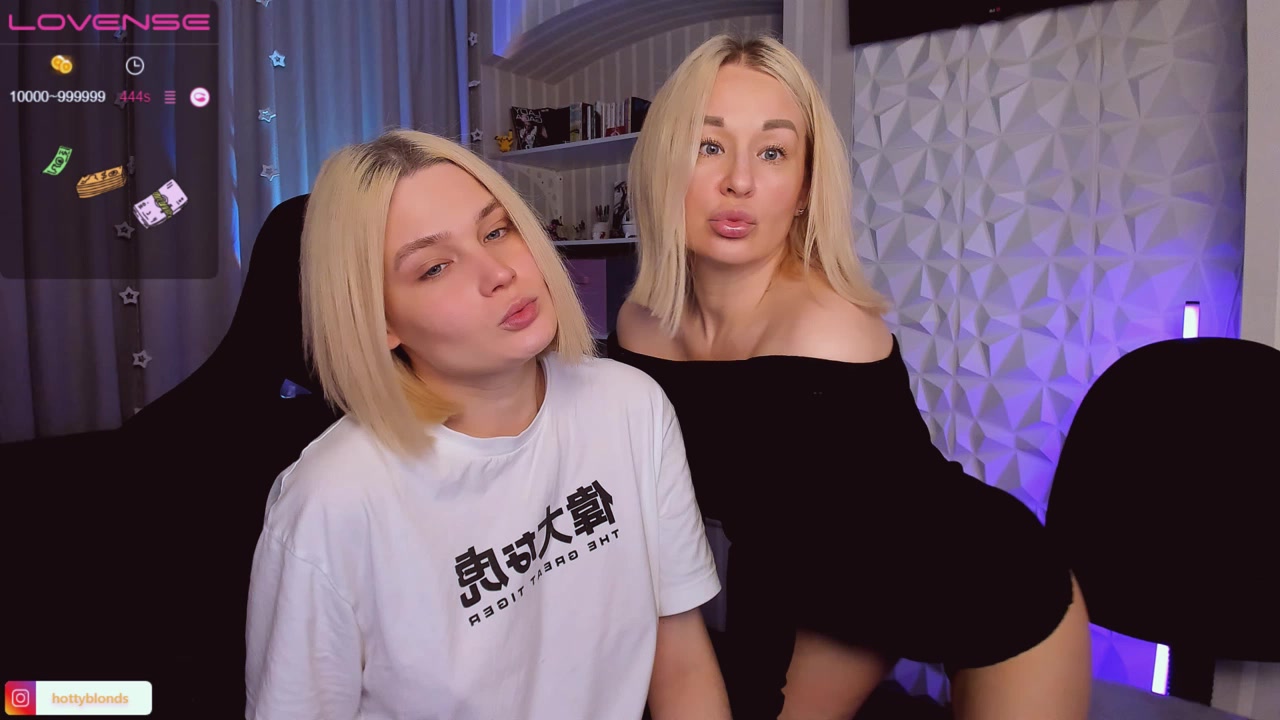 Model - Nessie Jessie feet