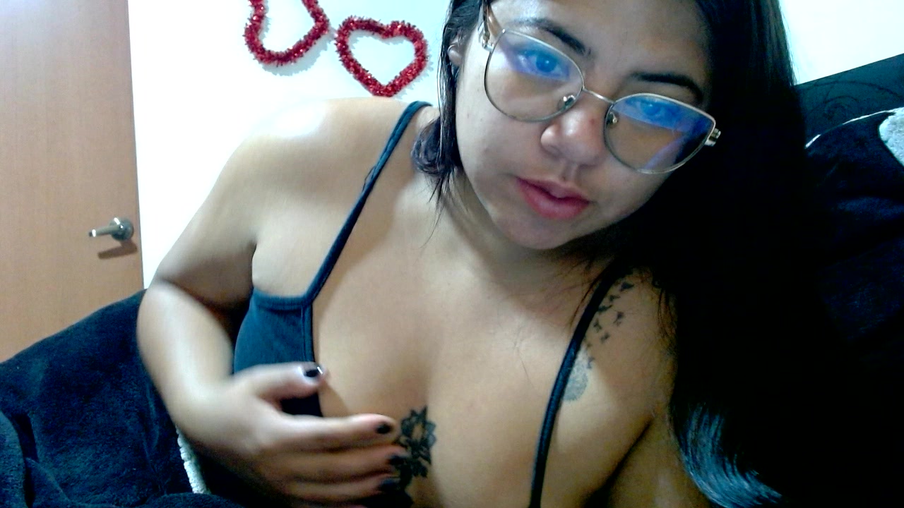 Model - Mariana bigass